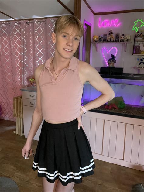 New Videos Tagged with femboy (3,382)